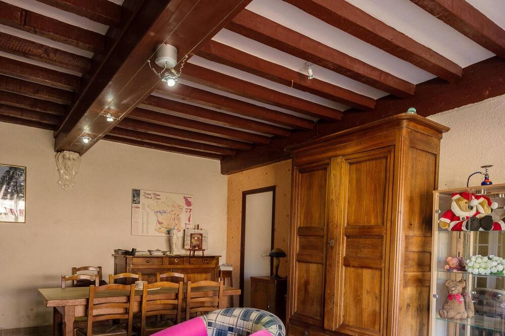 Photo of Livingroom in Premeaux-Prissey