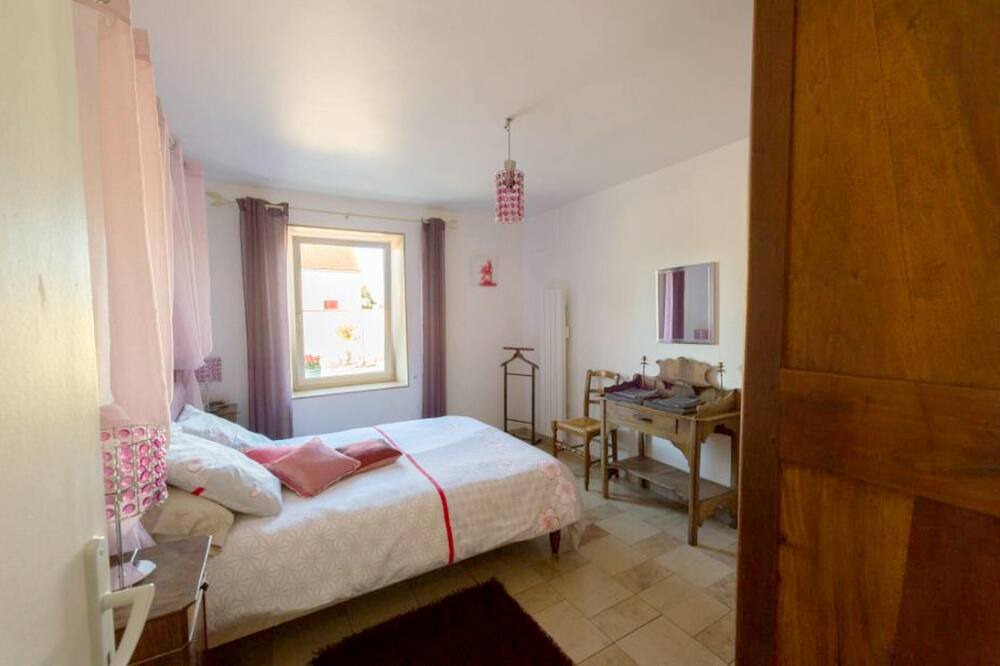 Photo of Bedroom in Premeaux-Prissey