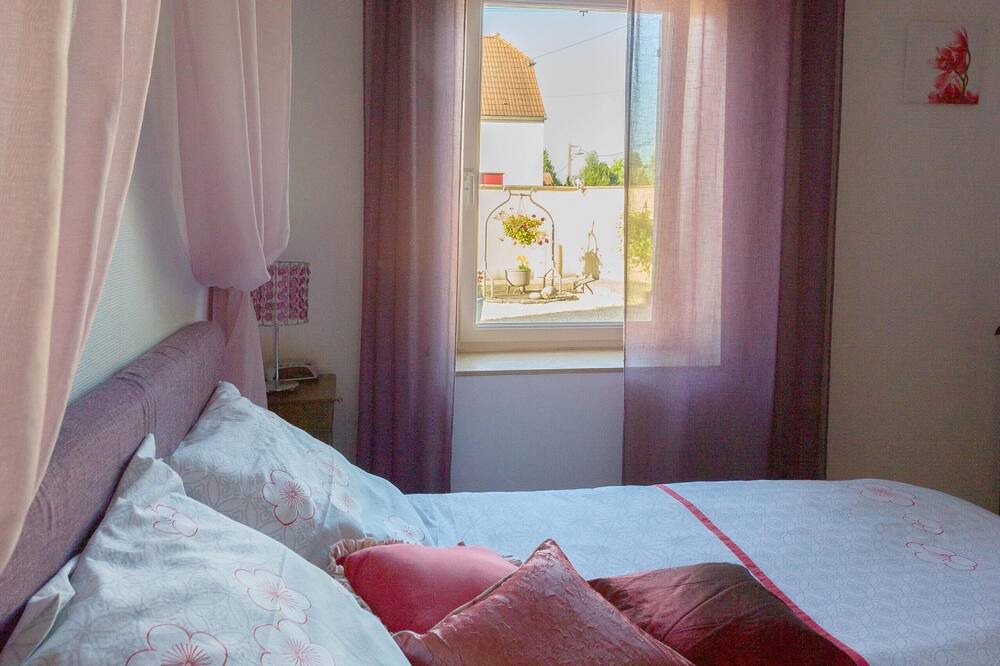 Photo of Bedroom in Premeaux-Prissey