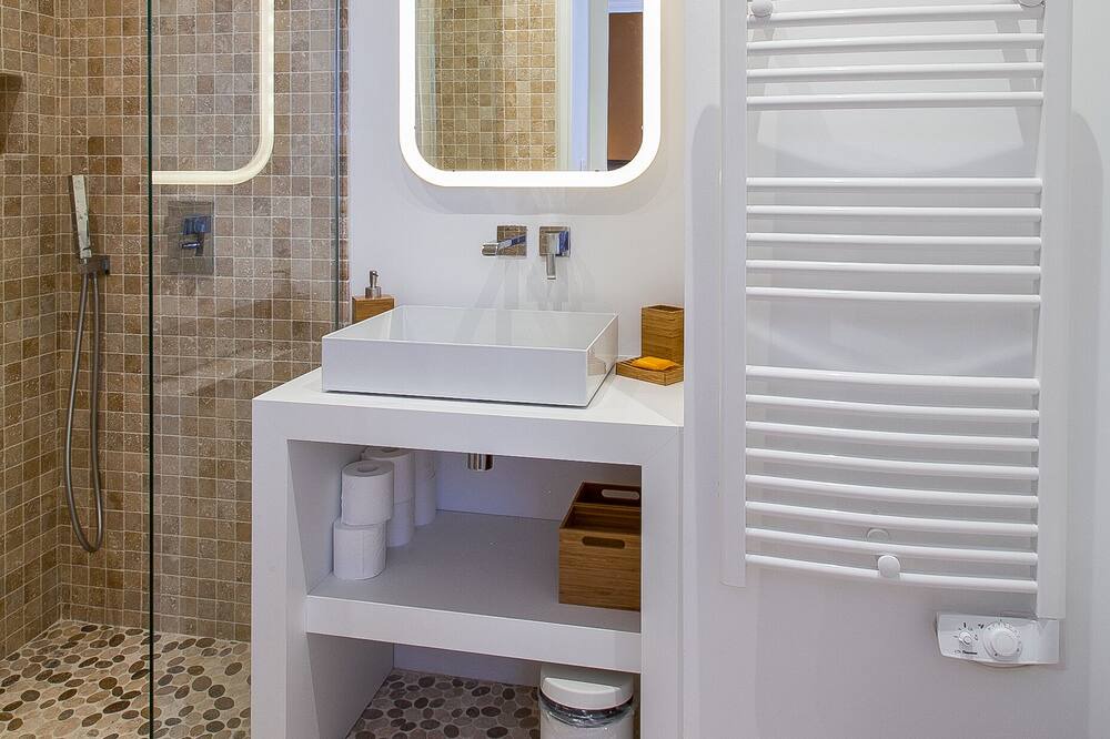 Photo of Bathroom in Cluny