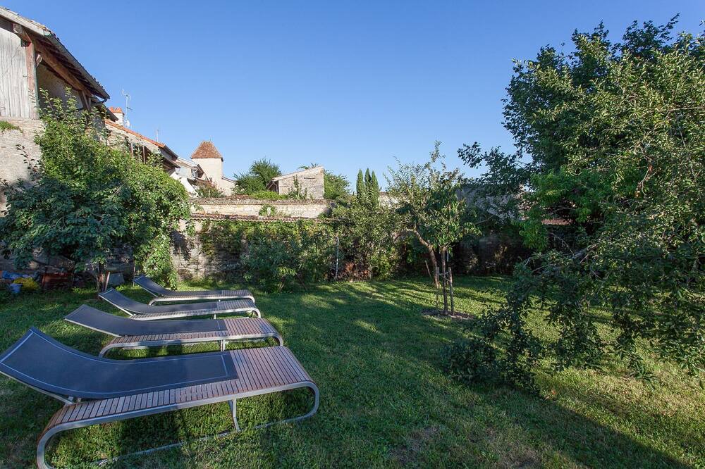 Photo of Outdoor in Cluny