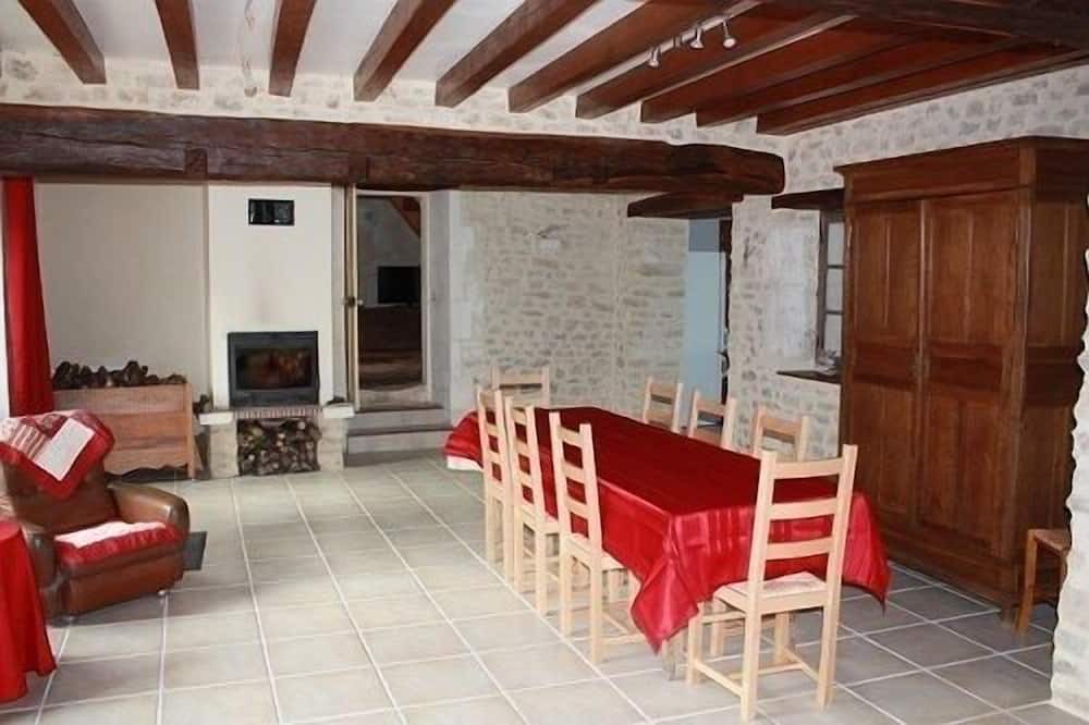 Photo of Livingroom in Merry-Sec