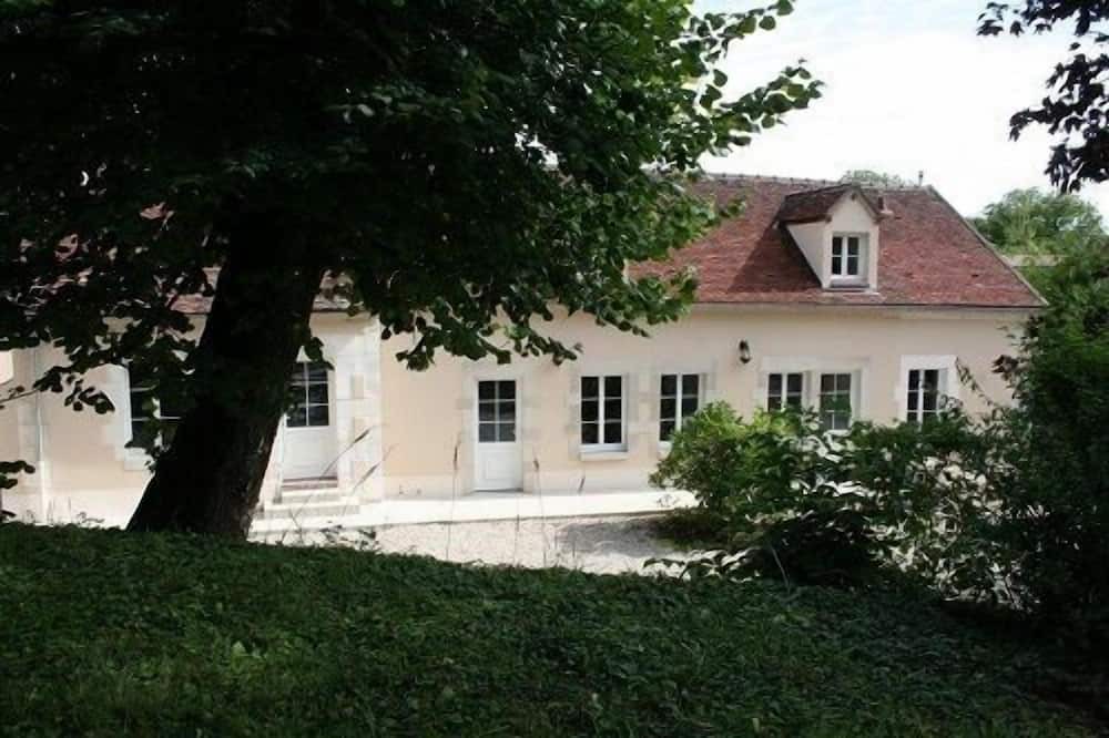 Photo of Outdoor in Merry-Sec