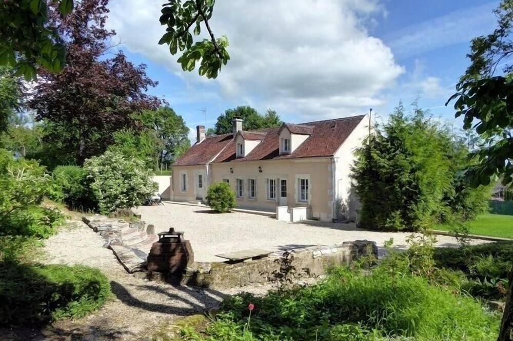 Photo of Outdoor in Merry-Sec