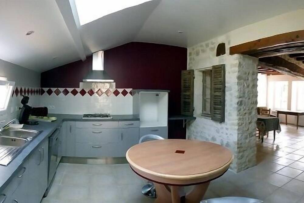 Photo of Kitchen in Merry-Sec