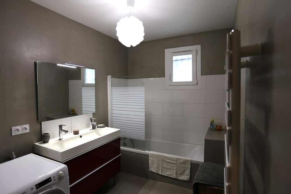 Photo of Bathroom in Caromb