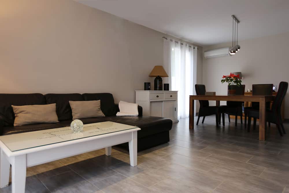 Photo of Livingroom in Caromb