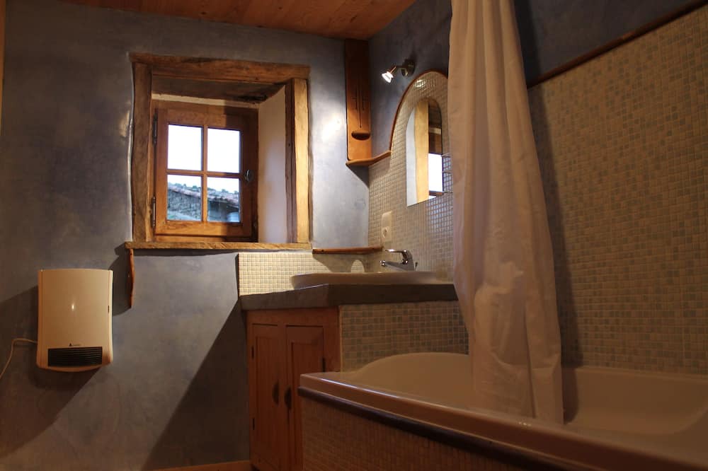 Photo of Bathroom in Domaize