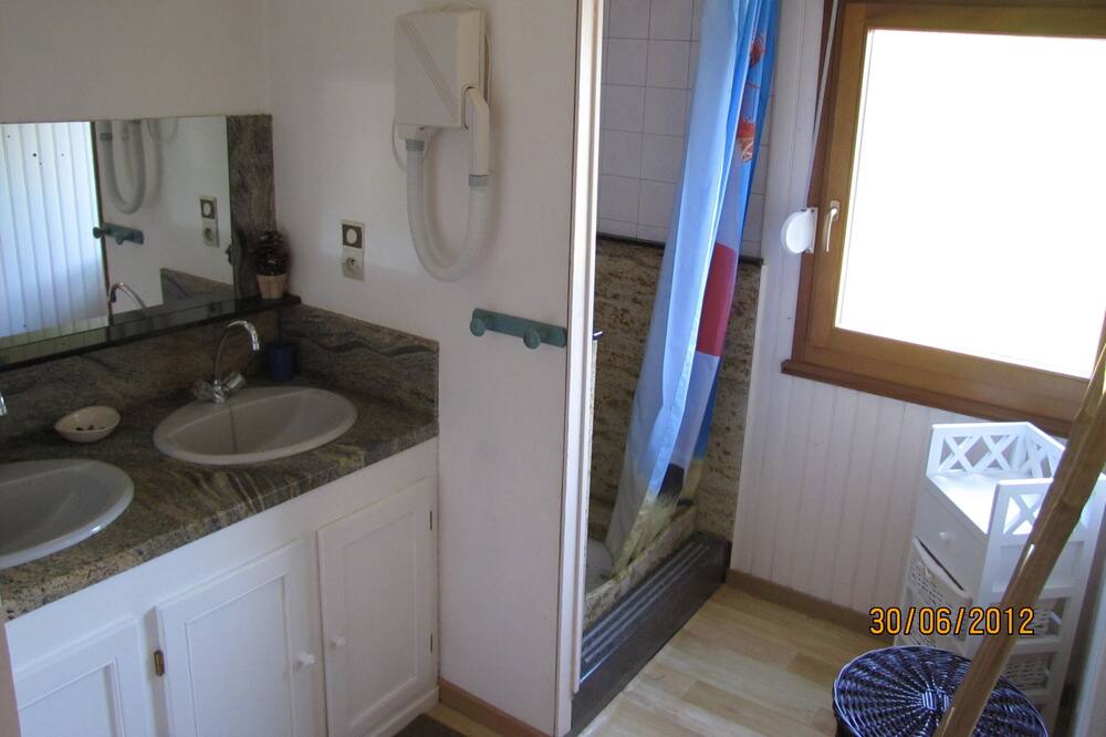 Photo of Bathroom in Ferdrupt