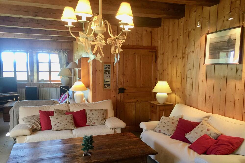 Photo of Livingroom in Les Hopitaux-Vieux