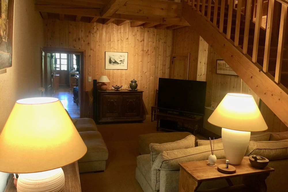 Photo of Livingroom in Les Hopitaux-Vieux