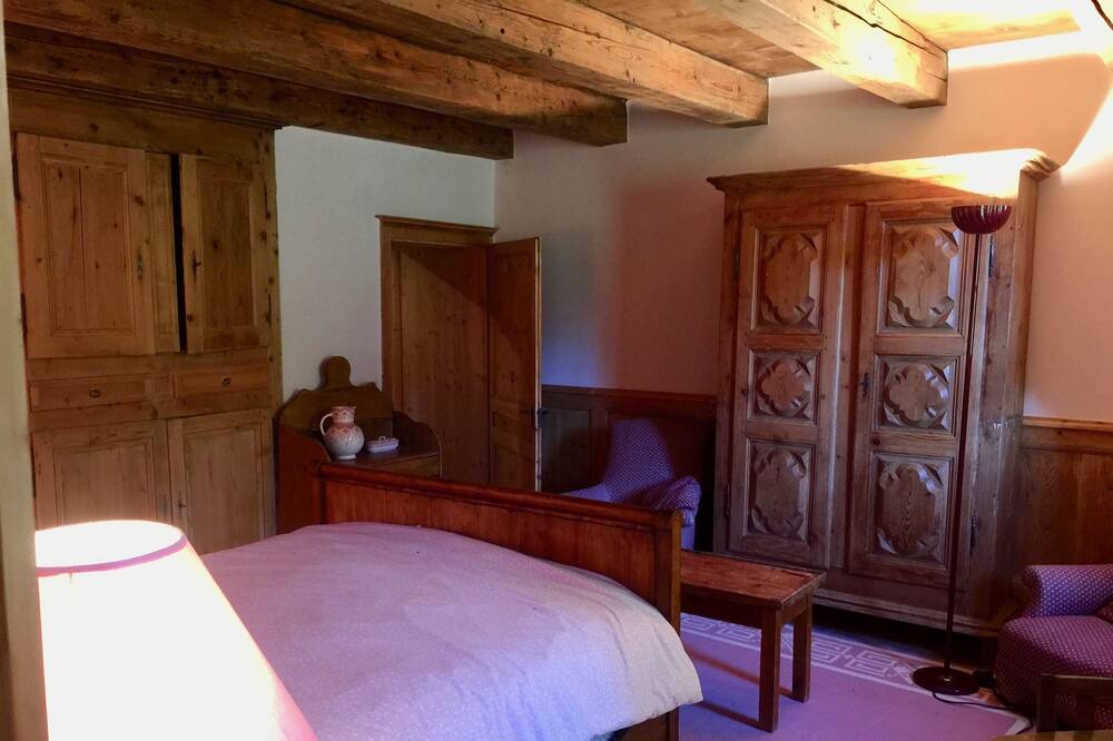 Photo of Bedroom in Les Hopitaux-Vieux
