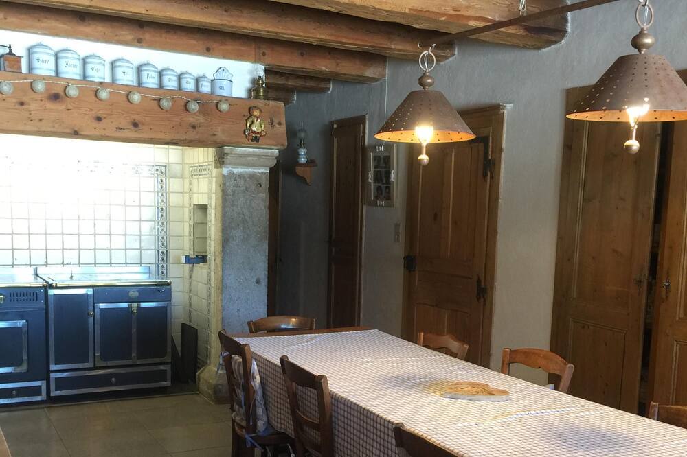 Photo of Kitchen in Les Hopitaux-Vieux