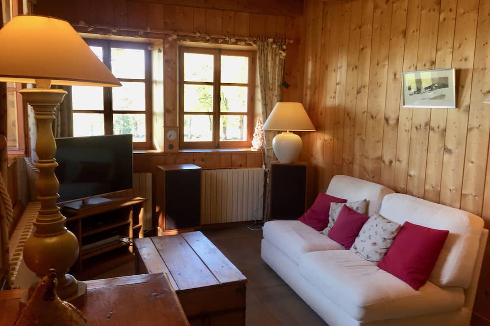 Photo of Livingroom in Les Hopitaux-Vieux