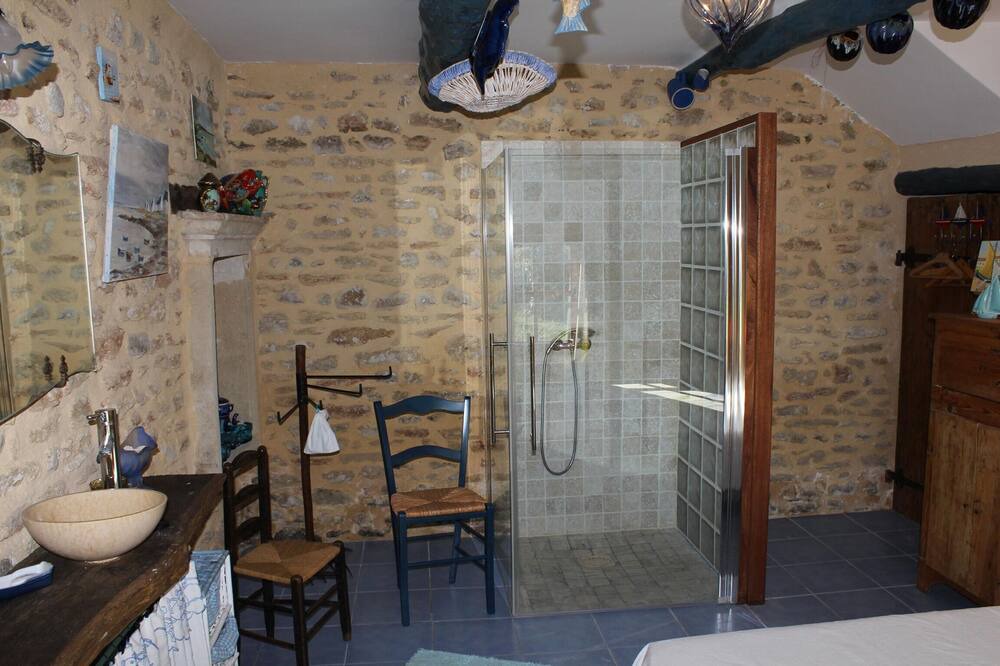 Photo of Bathroom in Richerenches