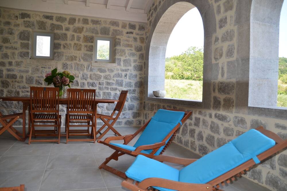 Photo of Patio Balcony in Saint-Maurice-d'Ibie