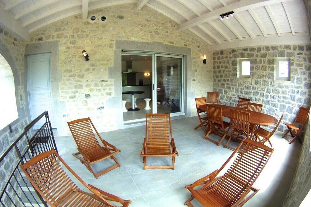 Photo of Patio Balcony in Saint-Maurice-d'Ibie
