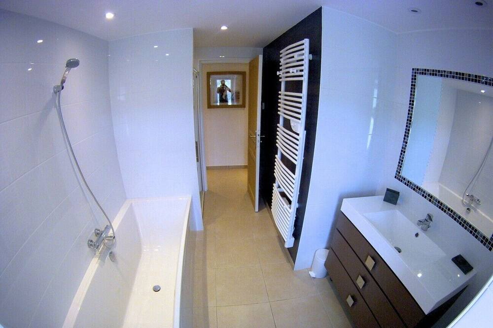 Photo of Bathroom in Saint-Maurice-d'Ibie