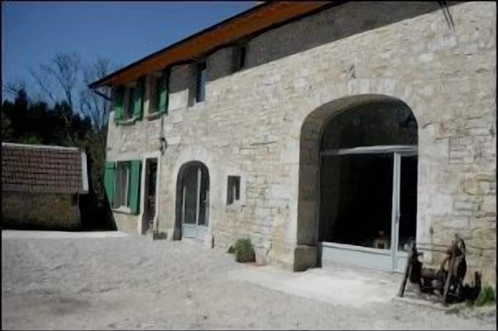 Photo of Outdoor in Monnet-la-Ville