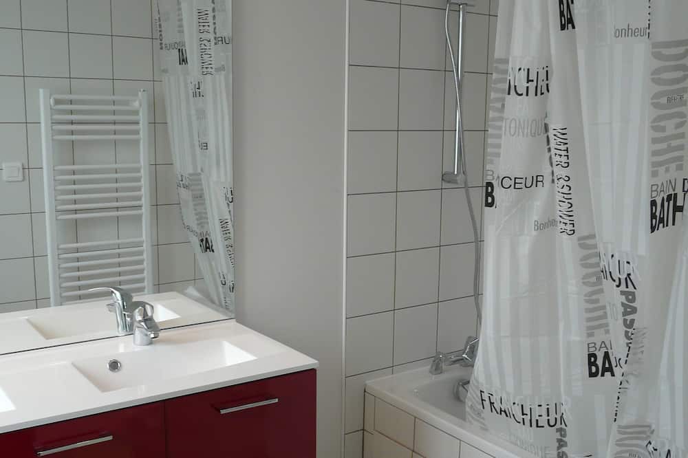 Photo of Bathroom in Monnet-la-Ville