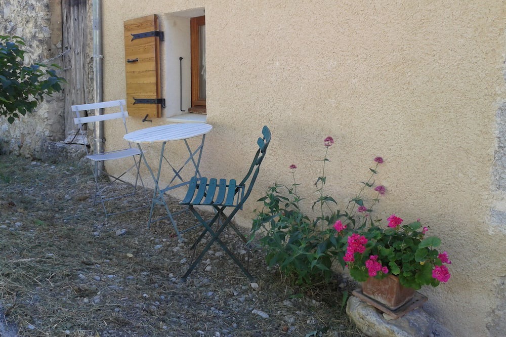 Photo of Patio Balcony in La Motte-Chalancon