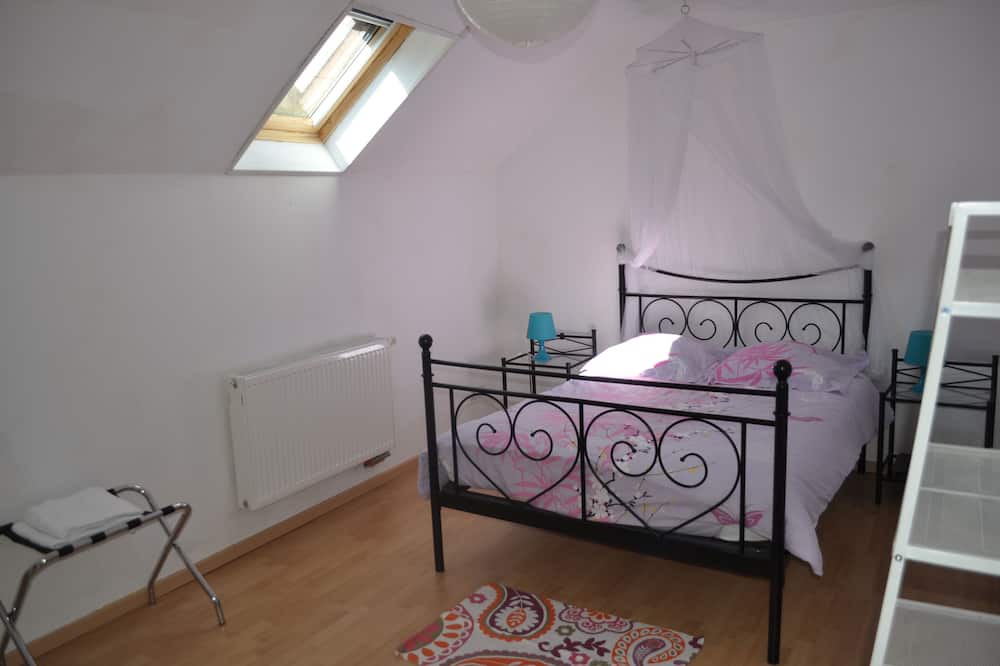 Photo of Bedroom in Le Creusot