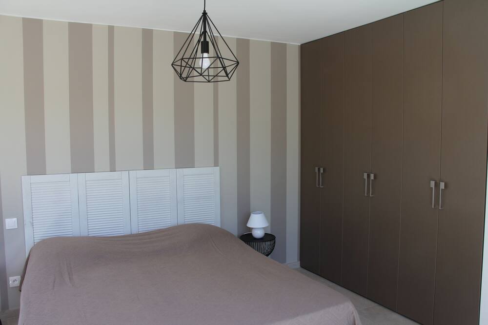 Photo of Bedroom in La Roque-sur-Pernes