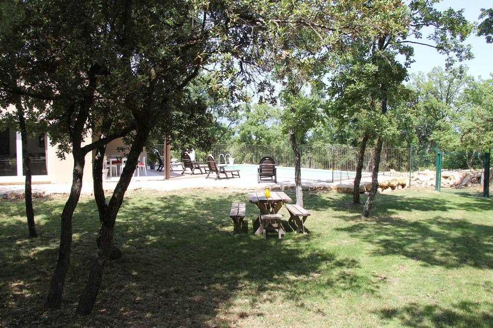 Photo of Outdoor in La Roque-sur-Pernes