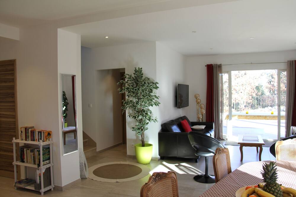 Photo of Livingroom in La Roque-sur-Pernes