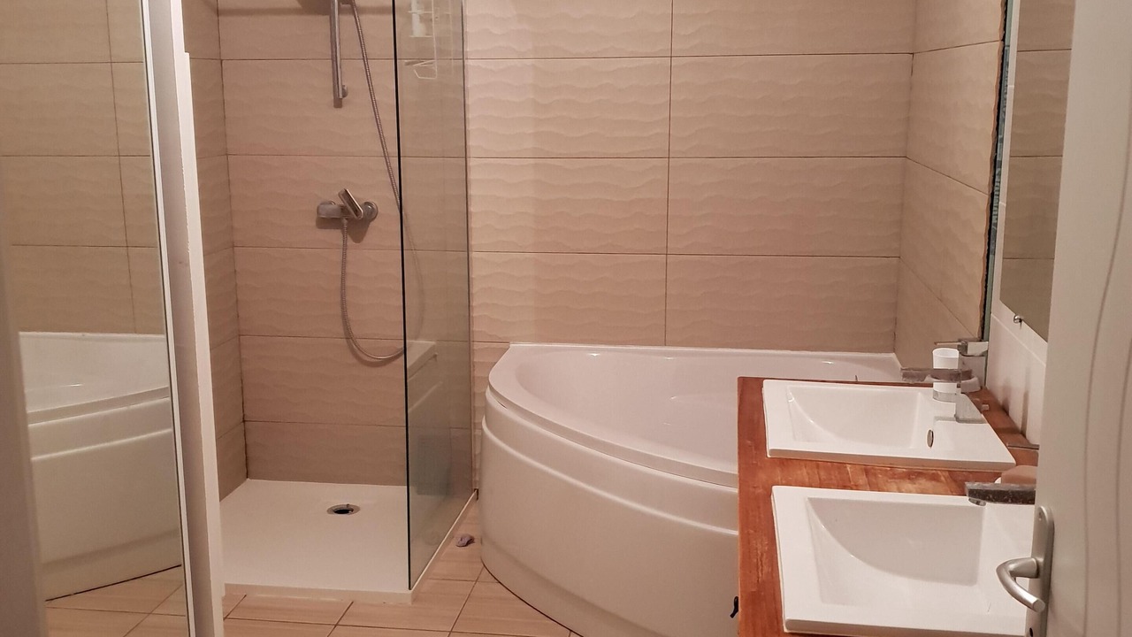 Photo of Bathroom in Sarras