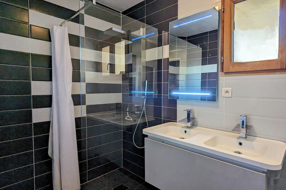Photo of Bathroom in Montmiral