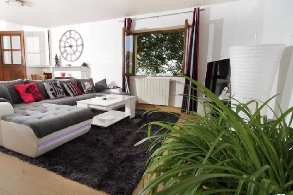 Photo of Livingroom in Montmiral