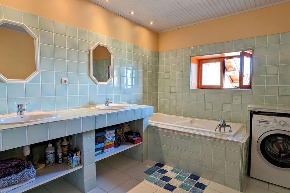 Photo of Bathroom in Montmiral