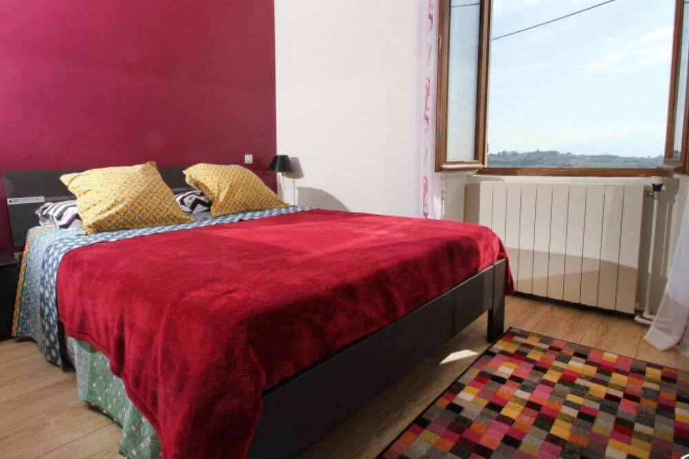 Photo of Bedroom in Montmiral
