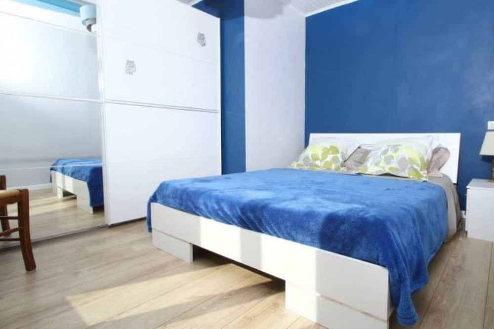 Photo of Bedroom in Montmiral