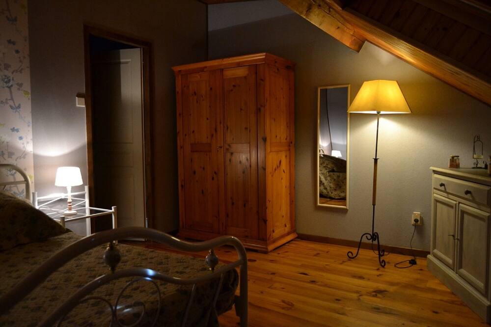 Photo of Bedroom in Jouhe