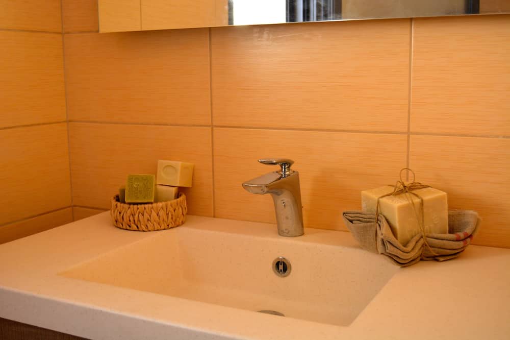Photo of Bathroom in Nyons