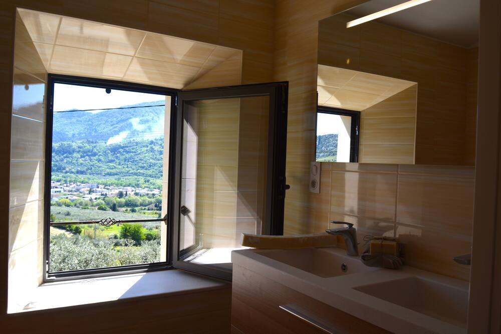 Photo of Bathroom in Nyons