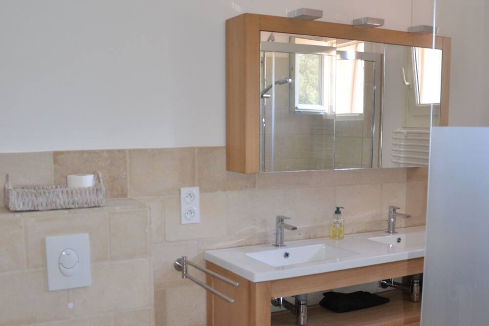 Photo of Bathroom in Methamis