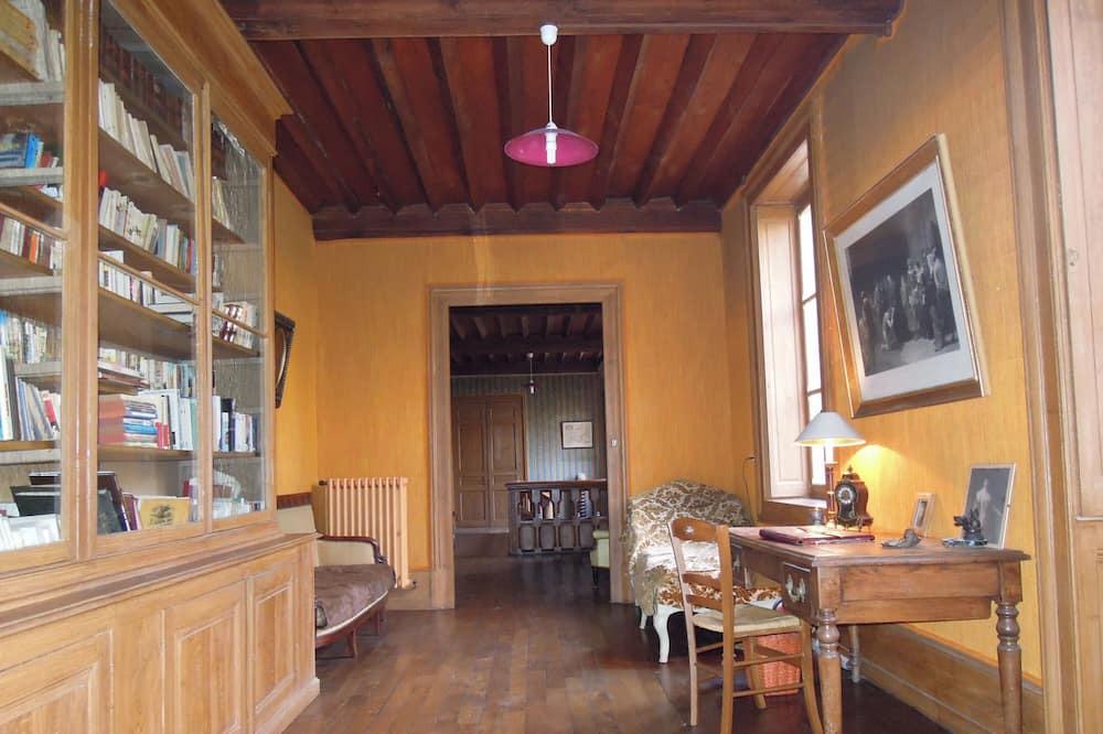 Photo of Others in Varenne-Saint-Germain