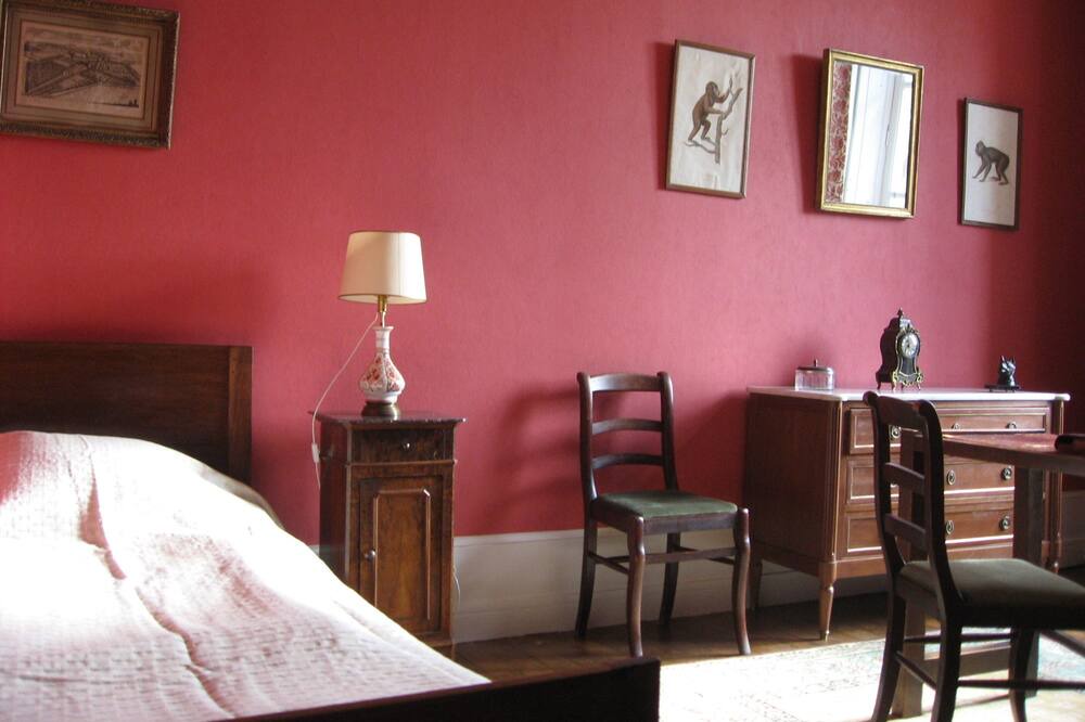Photo of Bedroom in Varenne-Saint-Germain