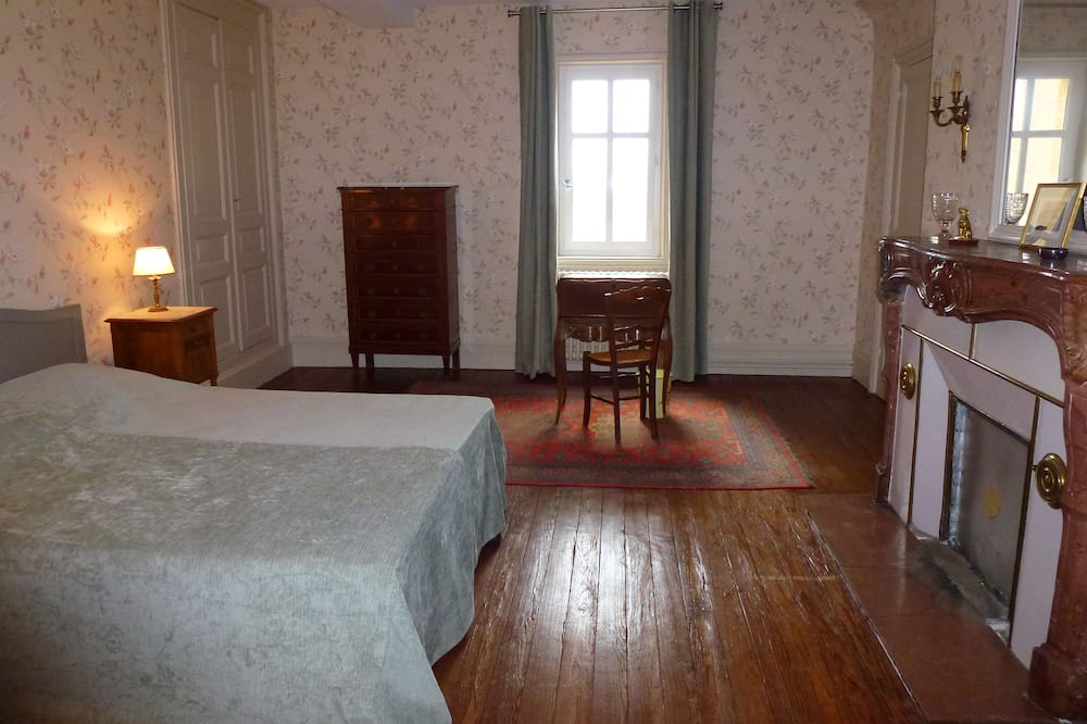 Photo of Bedroom in Varenne-Saint-Germain