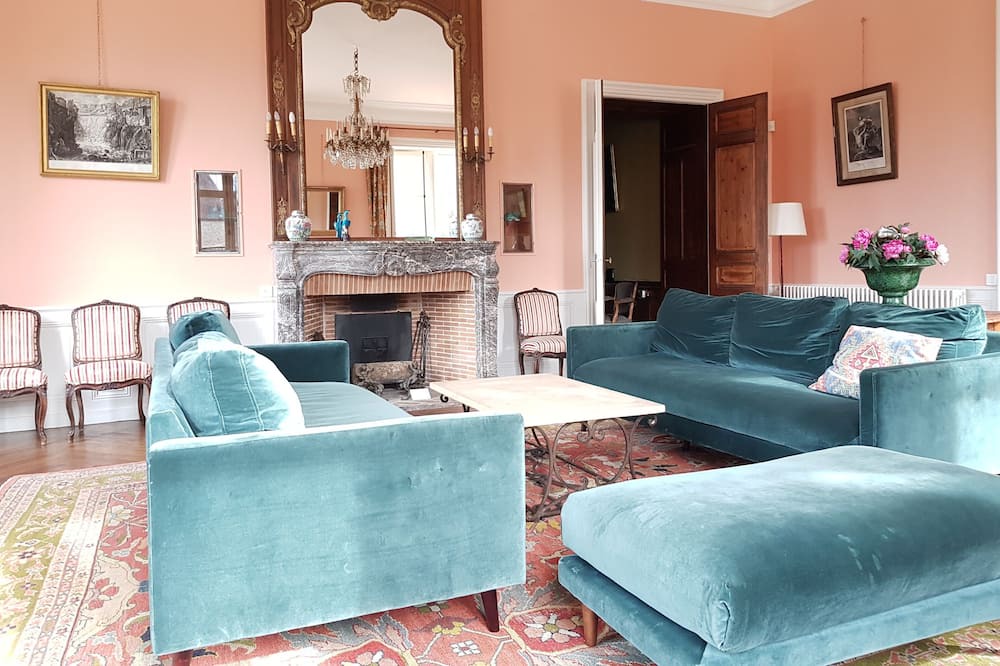 Photo of Livingroom in Varenne-Saint-Germain