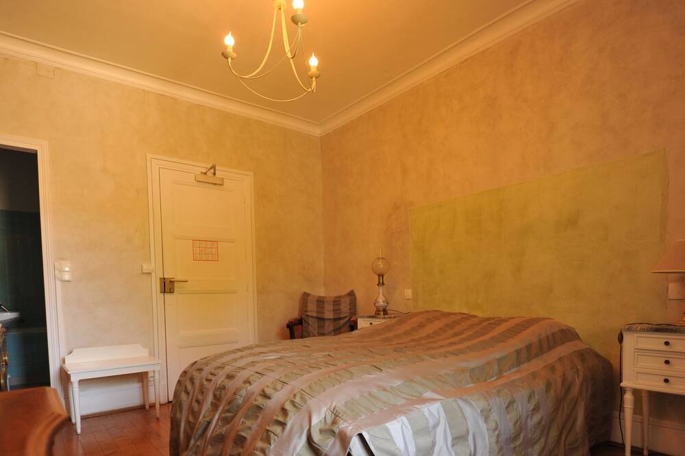 Photo of Bedroom in Vezelay