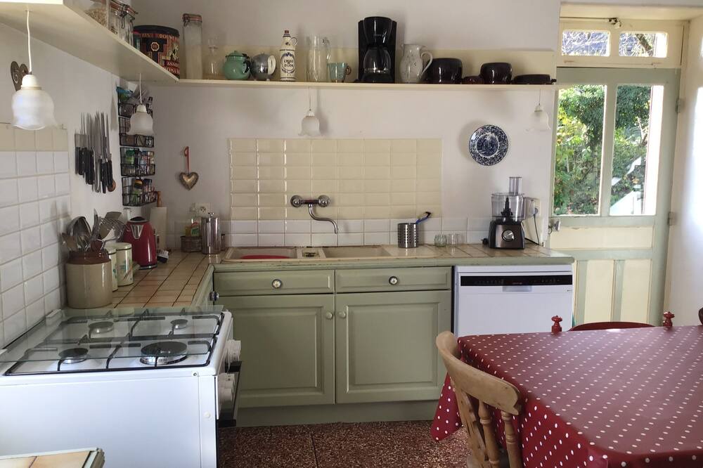 Photo of Kitchen in Roussillon-en-Morvan