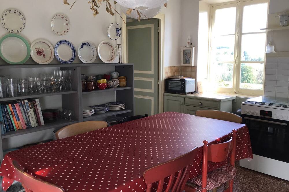 Photo of Kitchen in Roussillon-en-Morvan