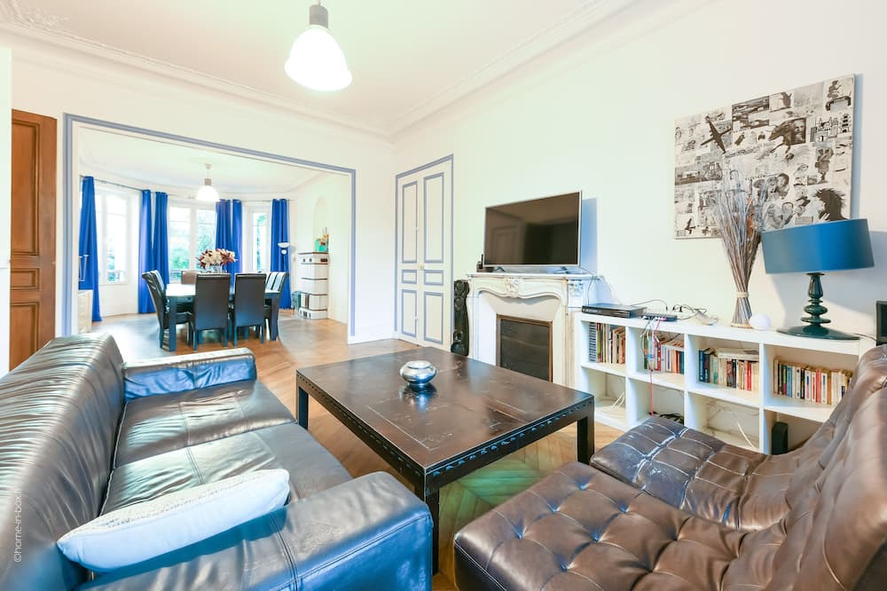 Photo of Livingroom in Champrosay