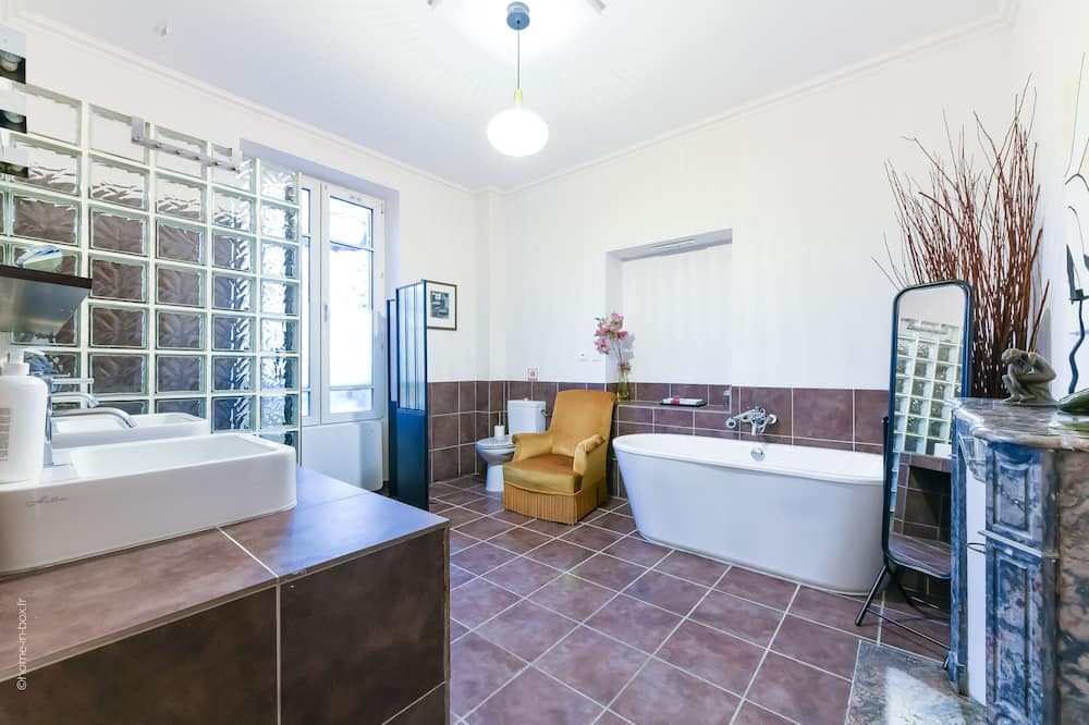 Photo of Bathroom in Champrosay