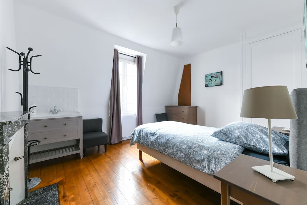 Photo of Bedroom in Champrosay