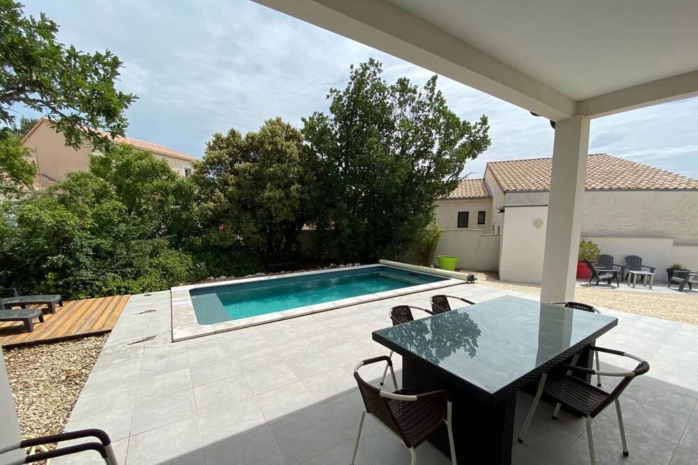 Photo of Patio Balcony in La Garde-Adhemar